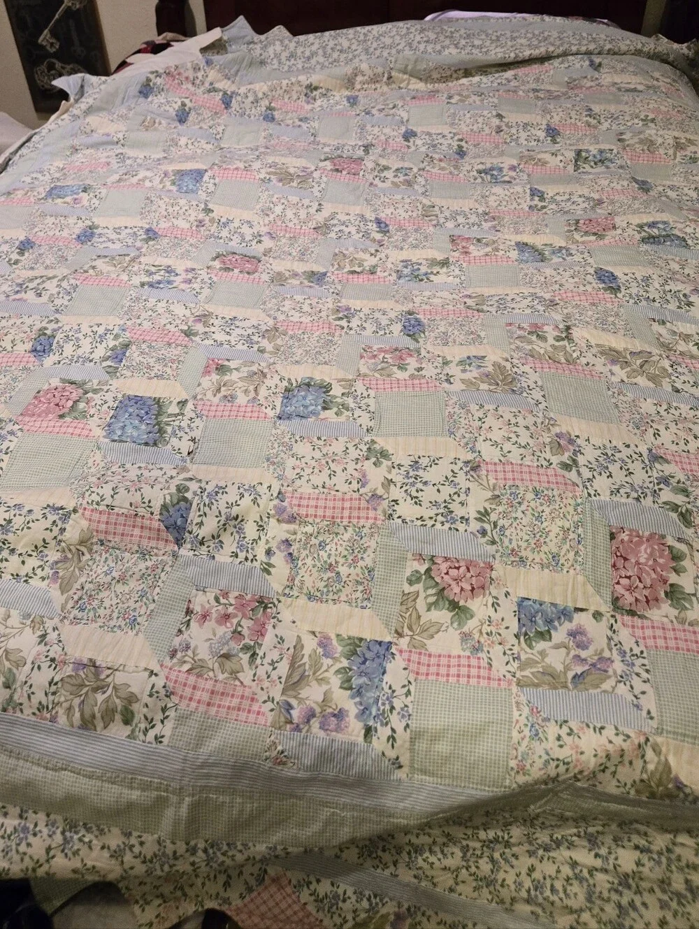 Cottage French Country style quilt Queen Sz Mach made Blue/Pink Floral 94